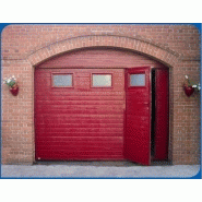 Porte de garage sectionnelle motorisée - ouverture plafond - panneau sandwich - avec portillon, hublot, isolation thermique et étanchéité à l'air_2