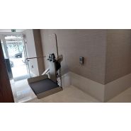 Plateforme élévatrice monte-escaliers droits pour accès PMR - Garaventa Lift X3_2