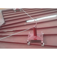 Ligne de vie à chariot - dispositif d'ancrage pour couverture à joint debout avec potelet absorbeur intégré_2