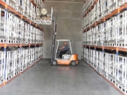 Rayonnage métallique pour rouleaux textiles