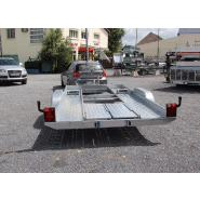 Remorque avec vérins à gaz pour assistance au basculement