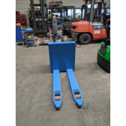 Transpalette électrique reconditionné - Référence 4811 - Modèle PLL200 - Capacité 2000 KG - Hauteur de levage 800 MM - Année 2014_2