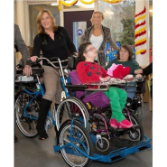 Triporteur électrique noir pour transporter un fauteuil roulant - Assistance électrique - Freins hydrauliques_3