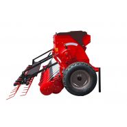 Machine agricole modèle 300/25 et 400/33 pour semis