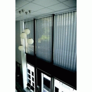 Store à bandes verticales Storistes de France - Style épuré, grandes dimensions, et gestion de la lumière_2