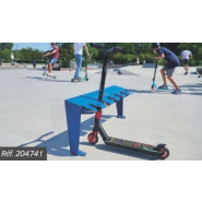 Support de trottinettes compact avec système de verrouillage par cadenas