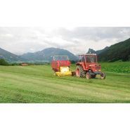 Machine agricole avec freinage mécanique sur un essieu