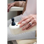 Monte-escalier électrique avec boutons d'arrêt d'urgence et des ceintures de sécurité_2