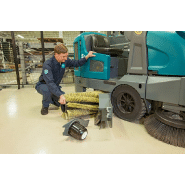 S30 Balayeuse TENNANT autoportée de taille moyenne_2