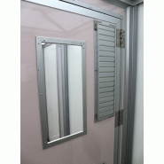 Sas de décontamination avec bacs inclinés pour eaux polluées