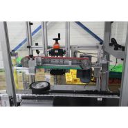 Enfonceur de capot - Machine semi-automatique pour flacons à encliqueter_2