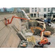 JLG 600AJ avec transmission à quatre roues motrices en option