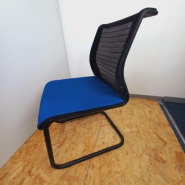 Chaise visiteur Think Steelcase d'occasion - ergonomique avec dossier en maille et structure en acier chromé - pour espaces d'accueil et de réunion_2