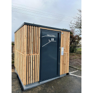 Cabine PMR avec finition Trespa, bois, béton et local technique disponible en version manuelle, semi-automatique ou automatique- réf. 2054_2