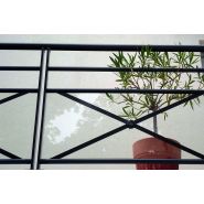 Garde-corps modèle feria - horizal - en aluminium avec remplissage axé sur dalle - les lisses et le remplissage sont dans l’axe médian des poteaux_2