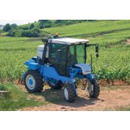 Tracteur enjambeur avec direction hydrostatique et angle de braquage 70°