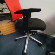 Chaise de bureau ergonomique Sitland - Team Strike Rouge d'occasion avec réglages multiples - dossier en maille, accoudoirs et support lombaire réglables_2