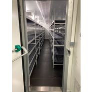 Enceinte climatique modulaire extérieure 200m³ pour projets pharmaceutiques - Modulopharm avec caisson de traitement d'air dernière génération_2