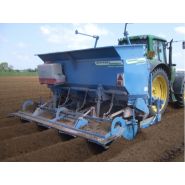 Planteuse de pommes de terre avec hotte de formation pour des crêtes stables et efficaces