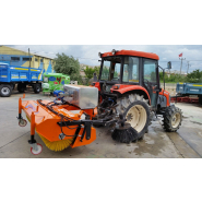 Tracteur de balayeuse de route monté à l'arrière - modèle Full avec godet, balai latéral et système d'arrosage_2