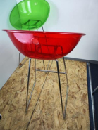 Tabouret d'occasion Pedrali Gliss 902 - coque en polycarbonate transparent et structure en acier chromé avec repose-pieds_2