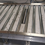 Convoyeur à palettes en inox, bi-chaînes ou tri-chaînes pour l'agroalimentaire, le pharmaceutique et la cosmétique - cms_2