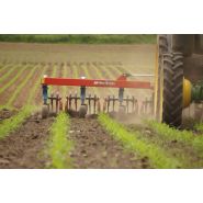 Équipement agricole pour maïs avec largeur entre rangs ajustable