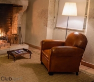 Fauteuil Opéra - Dossier montant, fabrication traditionnelle, châssis hêtre massif, rembourrage crin végétal ou mousse Bultex_2