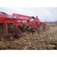 Versatill avec disques arrières pour affiner les mottes et niveler le sol