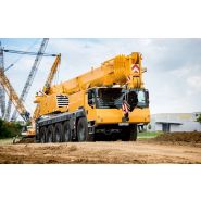 Grue automotrice à transmission avancée pour une charge maximale de 100 tonnes