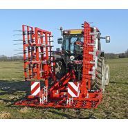 Équipement agricole performant pour égaliser et niveler les terrains