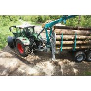 Remorque forestière Pfanzelt équipée de pneus spéciaux 800/40 22,5
