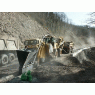 Engin UNAC 300P avec scie à rocher pour travaux de tranchées en milieu rocheux