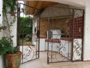 Grille ouvrante volutes fer forgé - art metaux