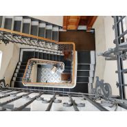 Fauteuil monte-escalier Vimec Capri - repose-pieds antidérapants, pour escaliers tournants - design sûr et esthétique_2
