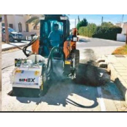 Machine de rabotage avec déport latéral hydraulique pour travaux au ras du mur