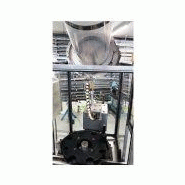 Machine à bouchonner avec orienteur de bouchons centrifuge