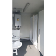 Bungalow sanitaire sur cuve de récupération pour chantier
