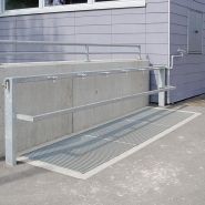 Nettoyeur de chaussures robuste pour bases militaires