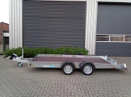 Plateau porte-engin abaissable TOHACO - suspensions pneumatiques - 397x170 cm - PTAC 2700 Kg - 2 essieux freinés - Reference FOURGON_CARGO_1300_BLANC_2