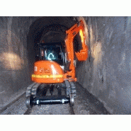 Mini-pelle polyvalente avec transmission hydrostatique