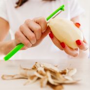 Éplucheur rond Börner - lame inox double tranchant, canneleur pratique - Dimensions 21 cm x 2 cm x 1,5 cm_2