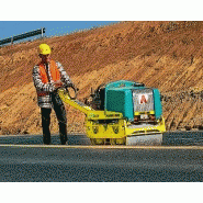 Rouleau vibratoire manuel avec réservoir d'eau 60 litres