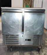 Saladette réfrigérée 2 portes GN 1/1 avec couvercle inox - 269L - d'occasion_2