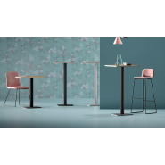 Table de restaurant minimaliste et fonctionnelle pour espaces professionnels_2