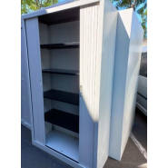 Armoire Haute métallique d'occasion - Majencia - portes coulissantes, 198x120x43 cm - Couleurs disponibles_2