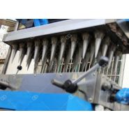 Machine de production de cornets de biscuit avec moules interchangeables