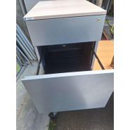 Caisson de bureau 2 tiroirs gris - Steelcase d'occasion - avec clé fournie et structure en bois_2