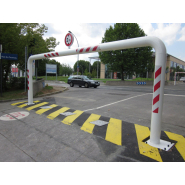 Structure fixe anti-caravane avec fixation par chevillage ou scellement