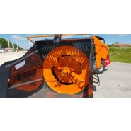 Pailleuse adaptée aux machines agricoles de 2000 kg et 40 cv